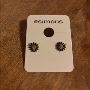 Simons Golden Daisy Stud Earrings